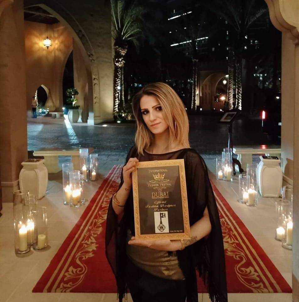 La Calabria conquista le passerelle di Dubai: le creazioni di Cheren Hesse Surfaro brillano al "Fashion Festival"