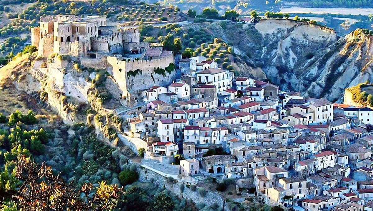 Rocca Imperiale, da antico “Castrum Carcari” a residenza di Federico Secondo “Stupor Mundi”