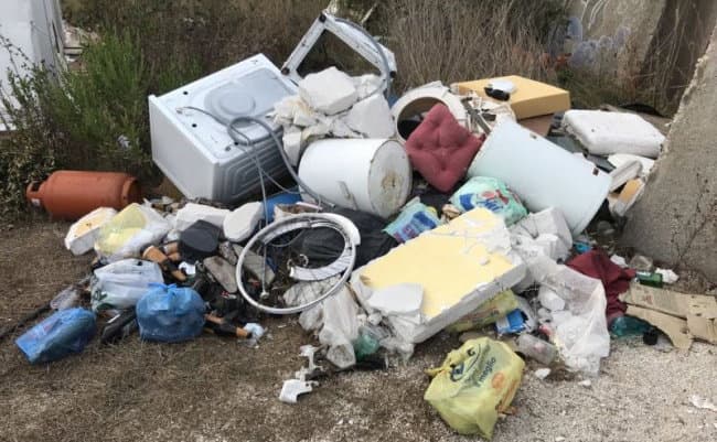 Calopezzati, le telecamere del sindaco Giudiceandrea "beccano" i primi lordazzi