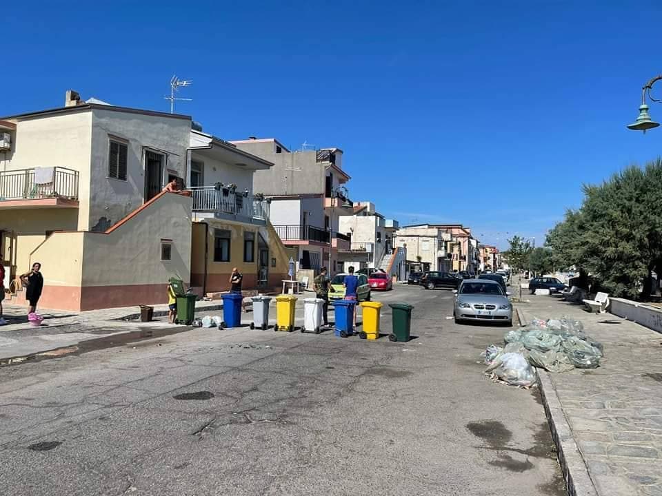 Continuano le proteste a Cariati: l'emergenza rifiuti ora è anche un problema di ordine pubblico