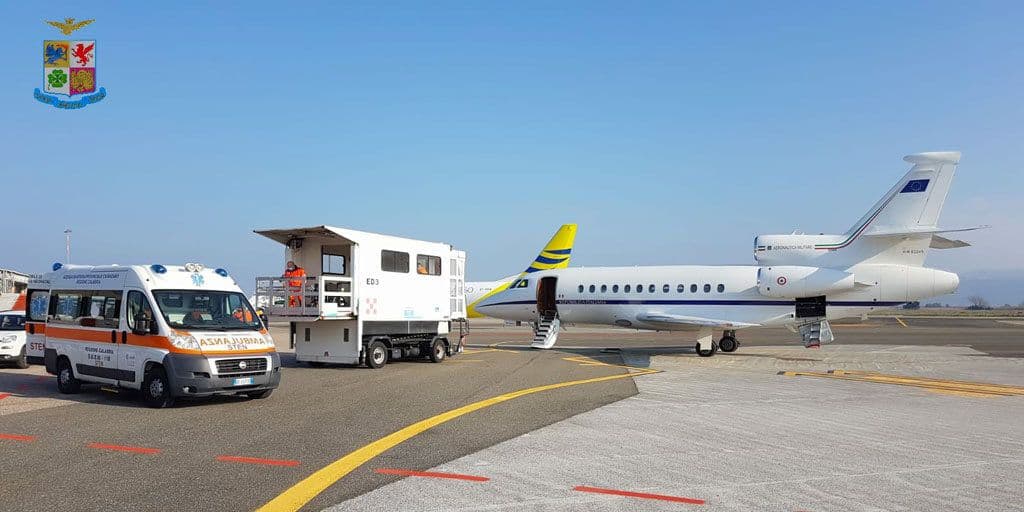 Bimbo in fin di vita trasportato dalla Calabria a Roma con un “Falcon” dell’Aeronautica