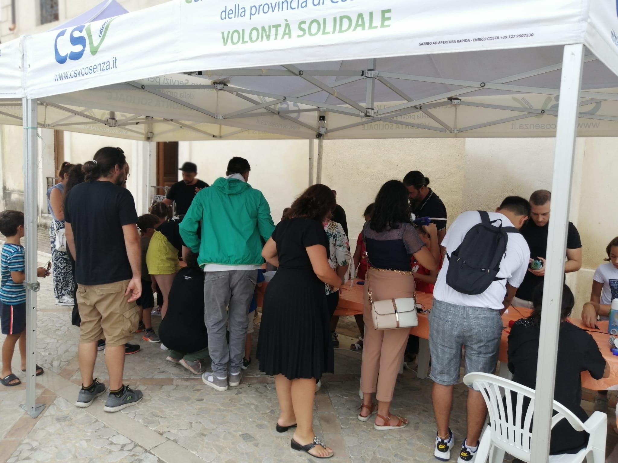 Co-Ro, grande successo per il workshop "Un robot per amico" a cura dell'artista calabrese Massimo Sirelli