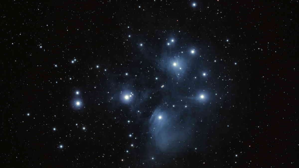 Stasera la Luna passeggerà nel cielo: tutto splendidamente visibile a occhio nudo