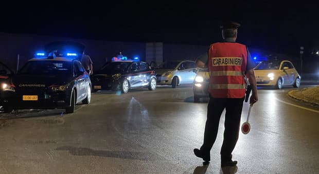 Scorrono fiumi di cocaina nella movida notturna dei giovani: blitz continui dei carabinieri