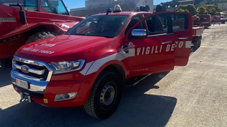 Stasi ai vigili del fuoco corissanesi impegnati tra le macerie dell'alluvione delle Marche: «Siamo orgogliosi di voi»