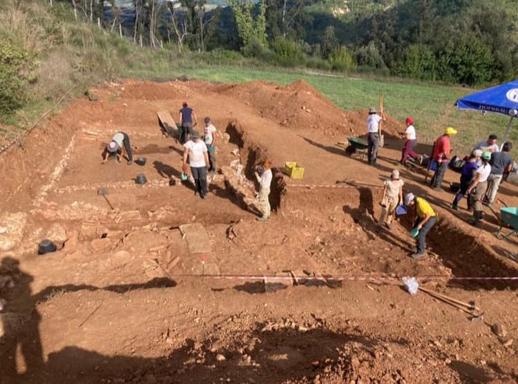 Laino Borgo, conclusa la terza campagna di scavi: ritrovato un settore di produzione di vasi