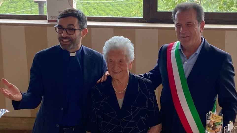 Auguri a Nonna Gina, la comunità di Crosia si stringe attorno alla sua centenaria