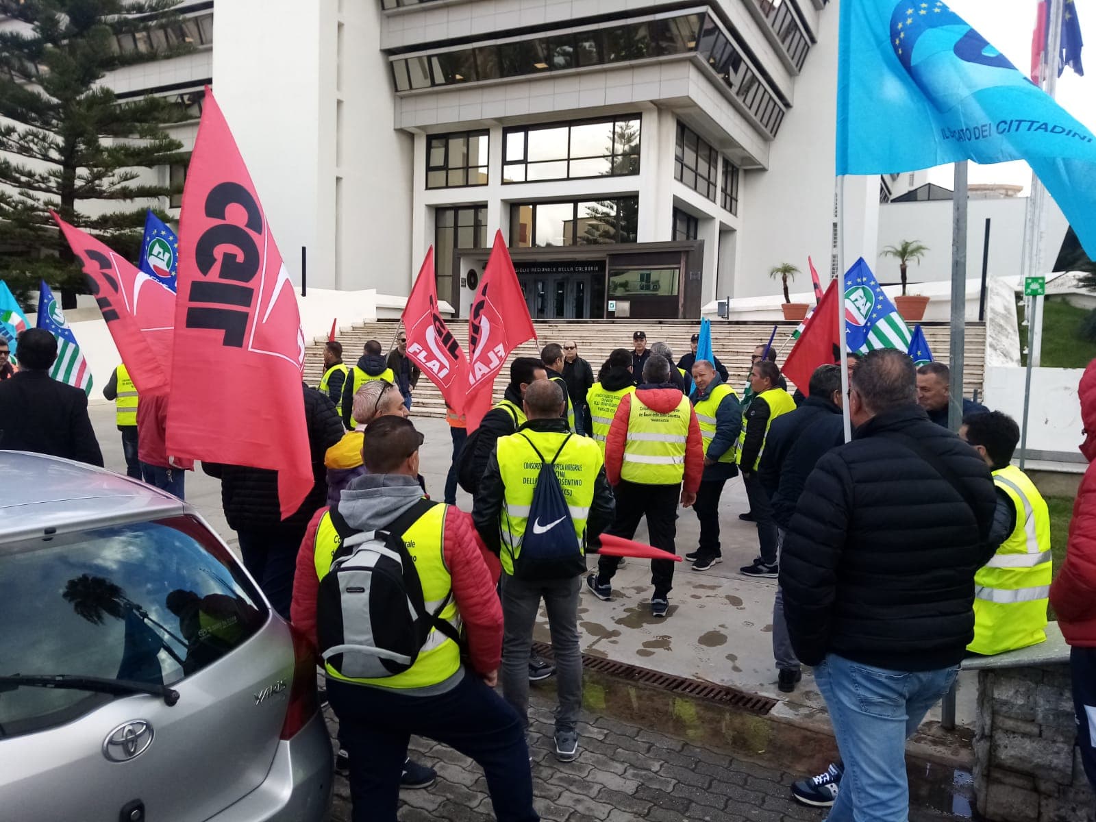 Tute Verdi, la protesta si sposta davanti Palazzo Campanella