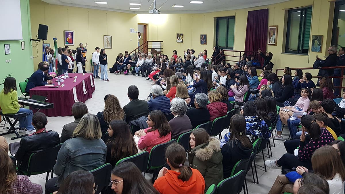 L’autrice di “Terra Santissima” Giusy Staropoli Calafati incontra gli studenti di Co-Ro
