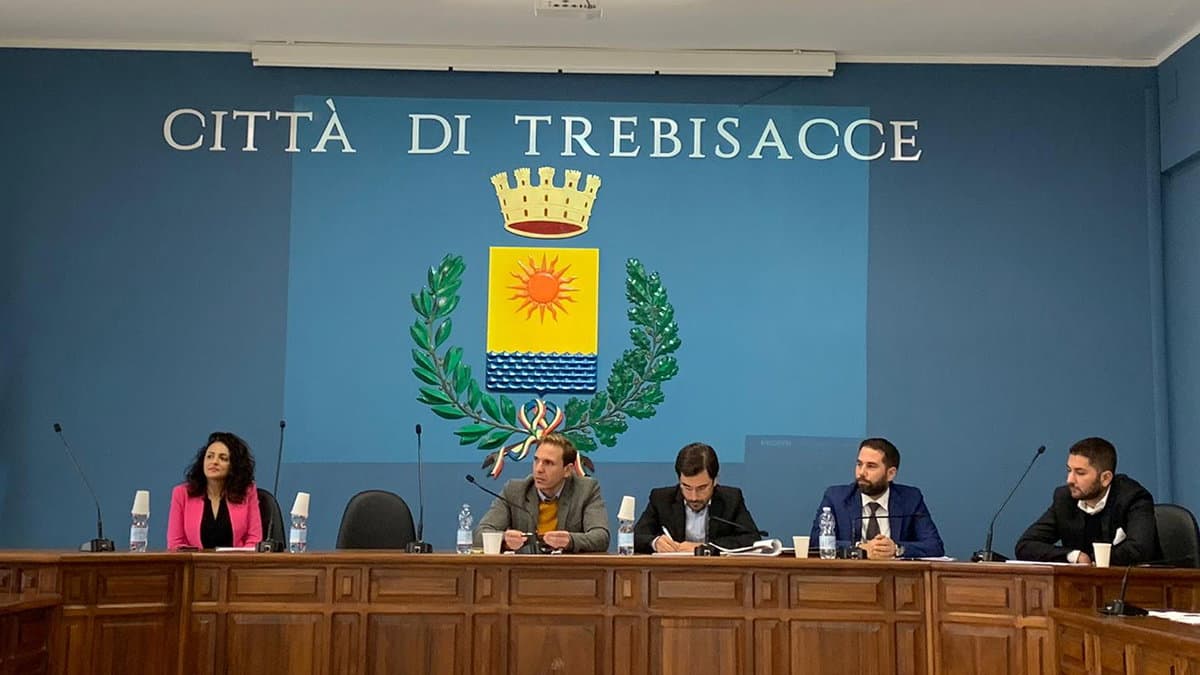 Trebisacce, l'opposizione chiede la trasmissione in diretta dei Consigli comunali