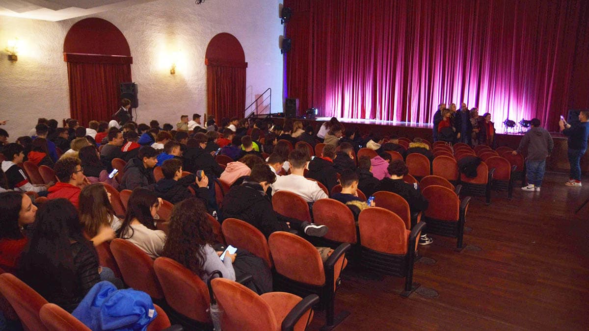 Al Teatro Sybaris di Castrovillari va in scena "Mi è scappato il morto"