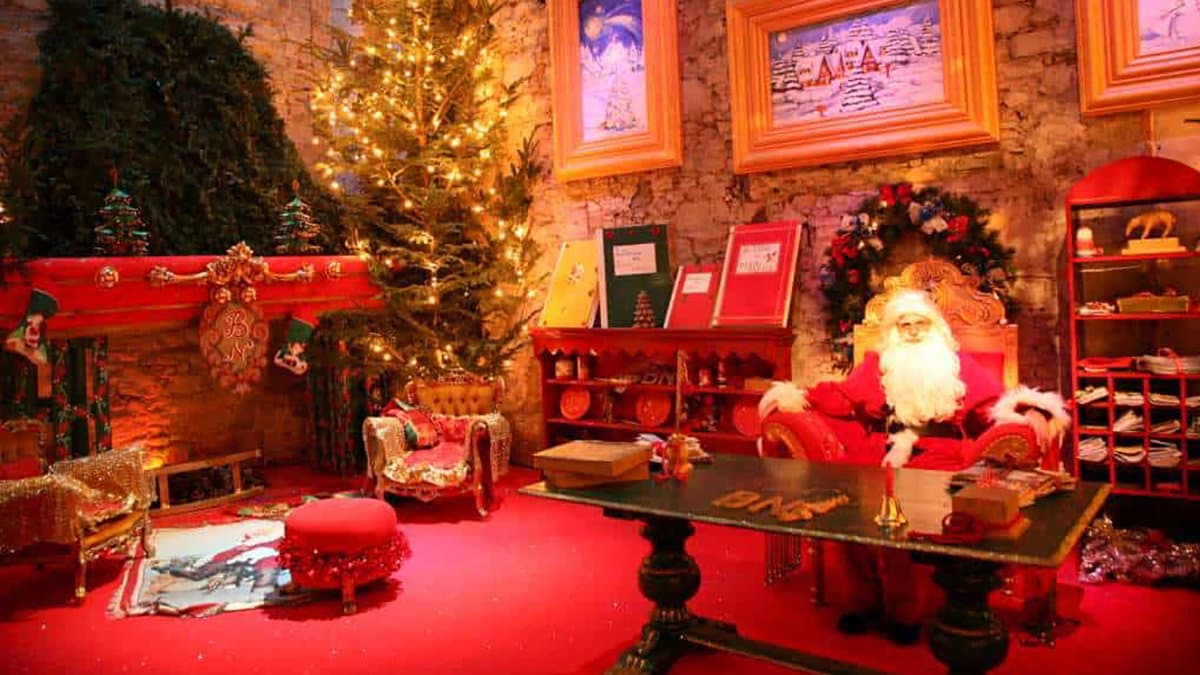 Bimbi pronti a dare la letterina a Babbo Natale? Vi aspetta nel suo magico villaggio a Villapiana