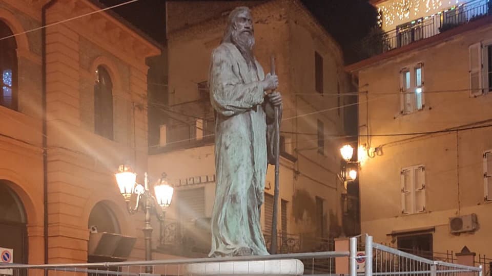 Partiti i lavori di riparazione della statua di San Nilo