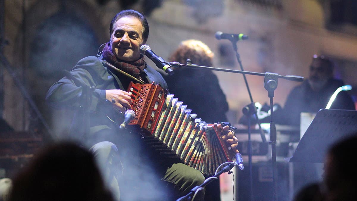 Cosimo Papandrea incanta il popolo del carnevale di Castrovillari