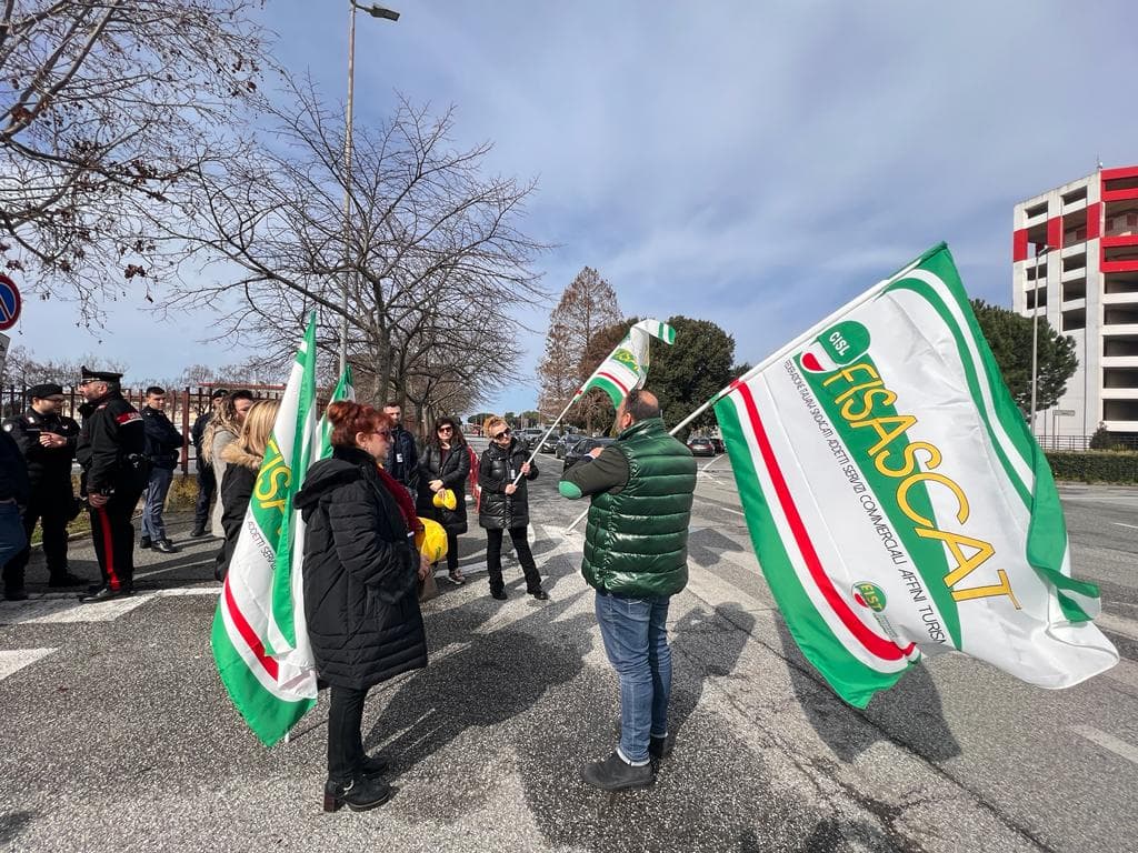 Aeroporto di Lamezia, dopo la protesta della “Fisascat Cisl Calabria” la Sacal propone un nuovo bando
