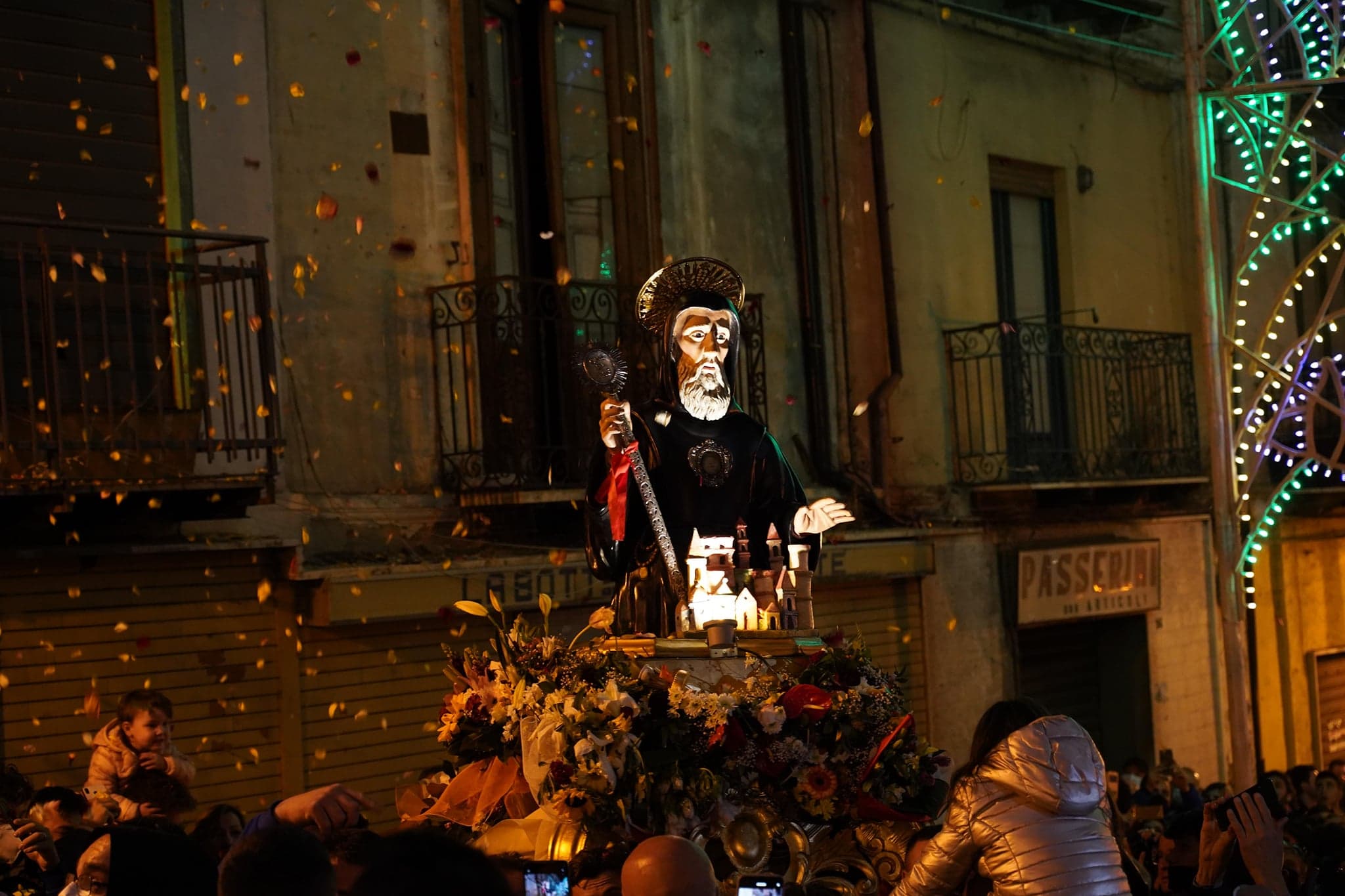 San Francesco di Paola: quattro giorni tra culto, devozione, musica e intrattenimento