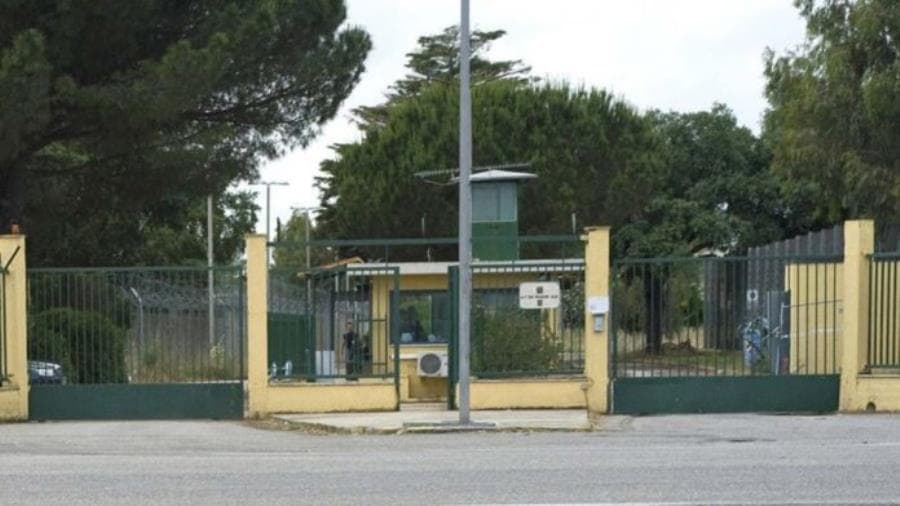 Bimba violentata al Cara di Crotone, Baldino (M5S): «Tragedia evitabile»