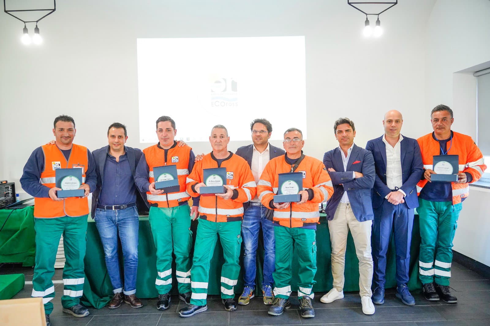 Sicurezza sul lavoro, Ecoross premia sei collaboratori