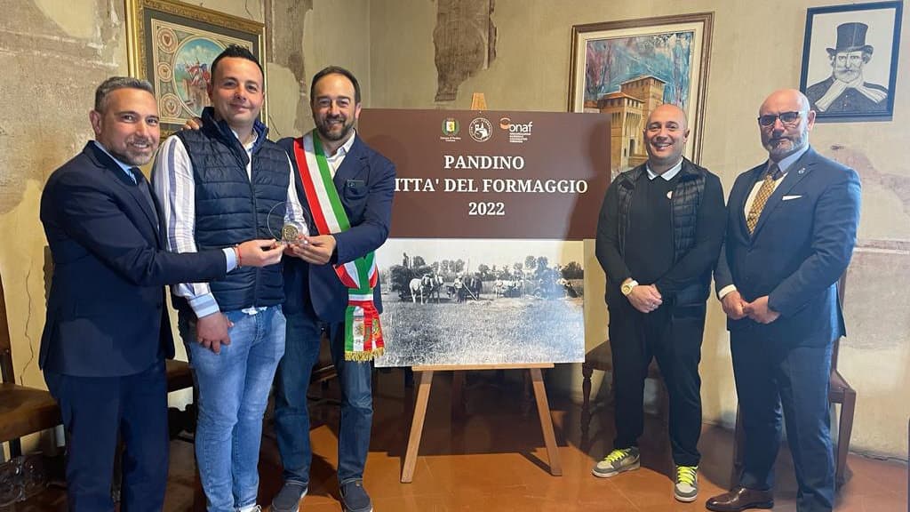 CaseoArt-Trofeo San Lucio: premiato il maestro casaro Paolo Pignataro con il formaggio "Magnogreco"