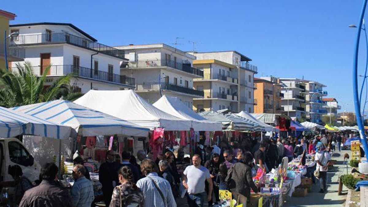 Fiera di maggio a Schiavonea, pubblicata la graduatoria degli ammessi assegnazione posteggio