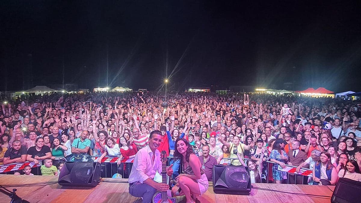Frascineto, al "Brogna" 5mila persone per il concerto di Barretta