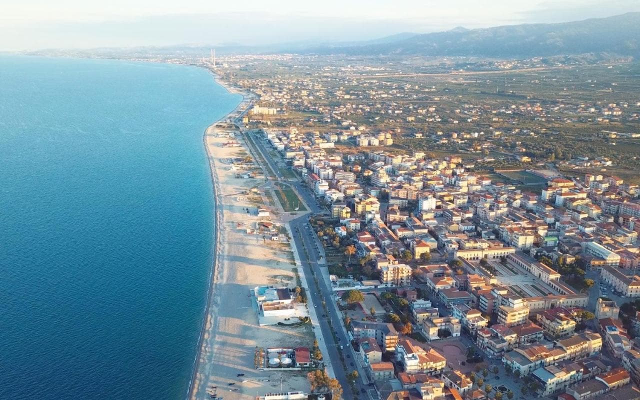 «Ratti e spazzatura a Schiavonea»: insorge il Movimento del territorio