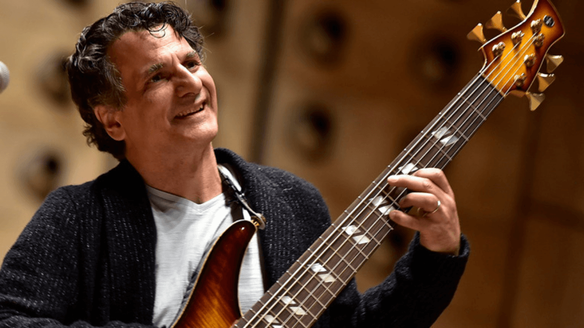 Oggi all’ora del tramonto lo spettacolo del bassista John Patitucci al Parco Archeologico di Sibari