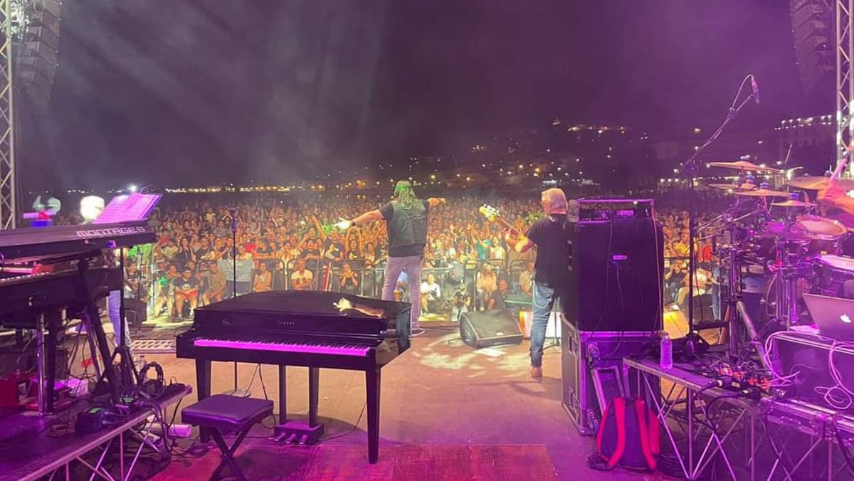 Un mare di gente e tantissime emozioni al concerto de "I Nomadi" a Cariati
