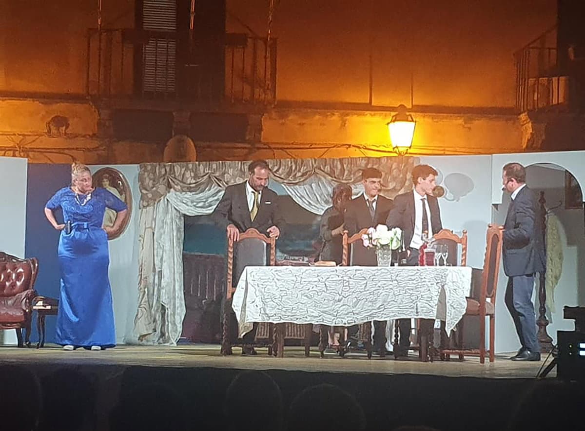 Dopo il successo della Commedia De Filippo, a Cariati una passeggiata sotto le stelle tra storie e leggende