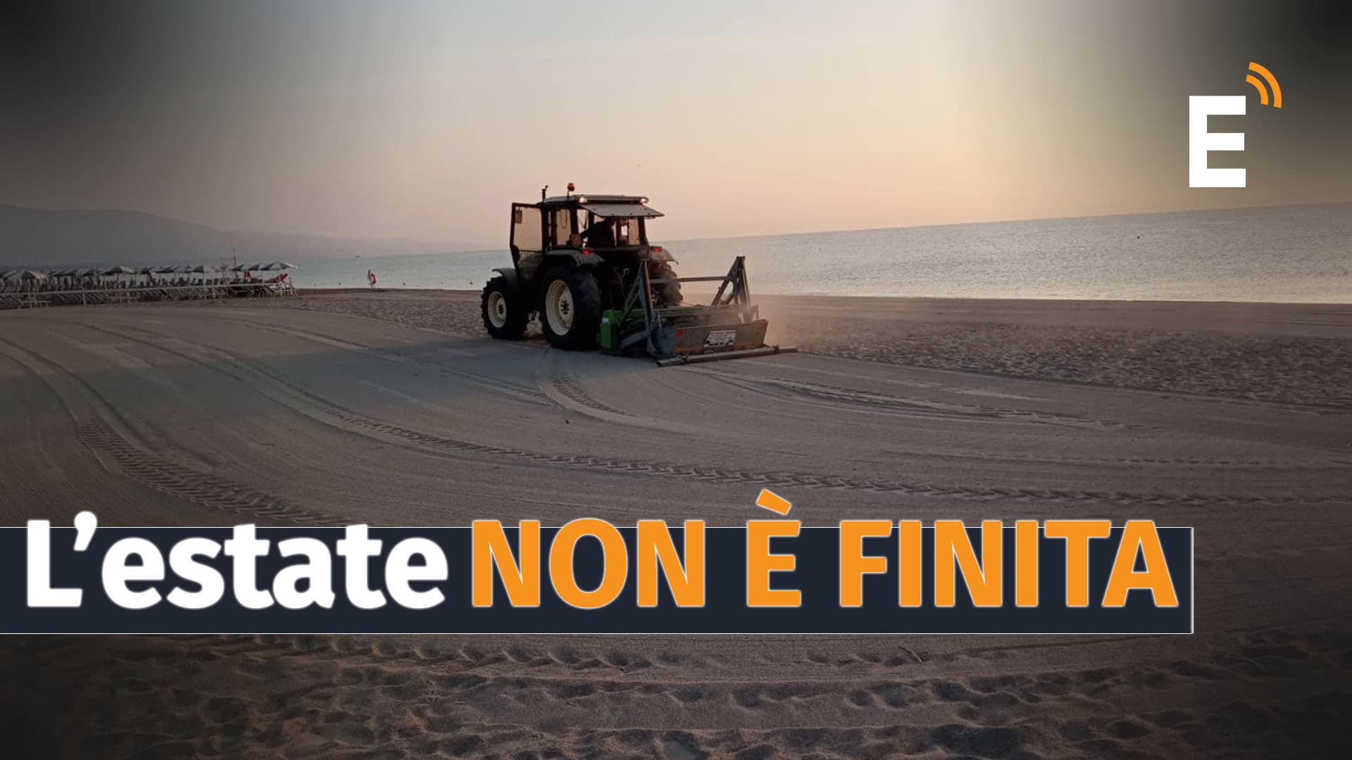 Pulizia delle spiagge anche a fine agosto: forse la Sibaritide ha capito che l'estate non finisce a ferragosto