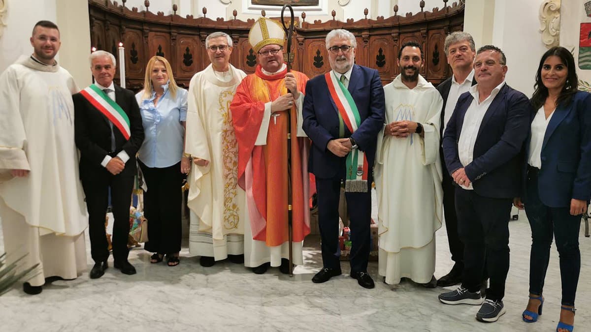 Spezzano accoglie con gioia l'arrivo del nuovo parroco, don Giuseppe Straface