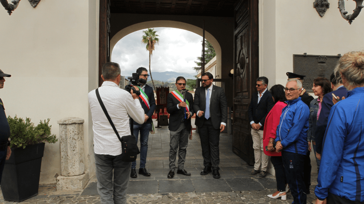 Accolta oggi nel Palazzo della provincia la “Fiaccola della Pace”: firmato il Patto “Calabria Terra di Pace e Fratellanza"
