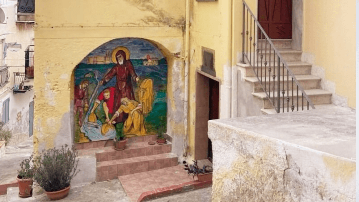Il centro storico di Corigliano omaggia San Francesco di Paola tra le tra fede, storia e cibo