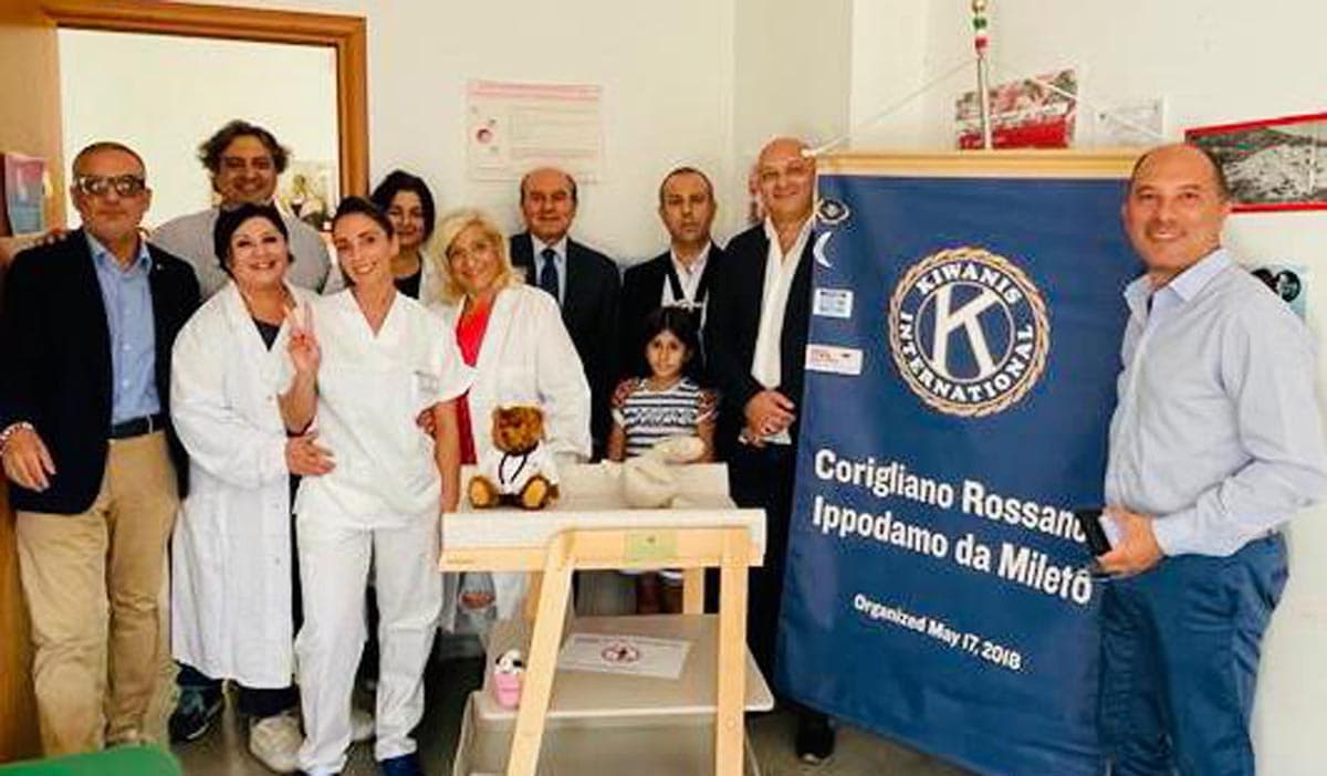 Donato al centro vaccinale di Rossano un fasciatoio da utilizzare per le inoculazioni dei bambini