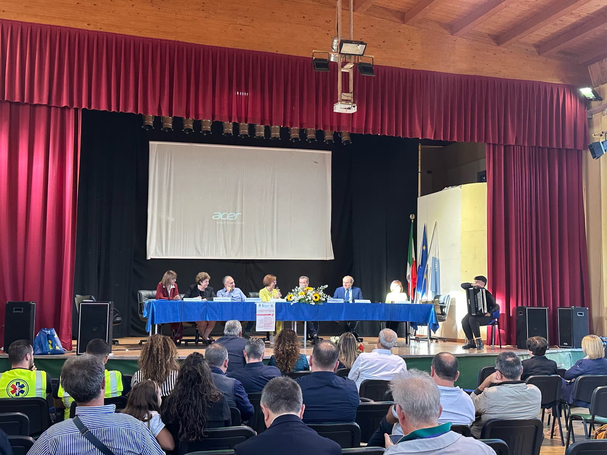 L'associazione Vincenzino Filippelli dona defibrillatore al centro vaccinale di Mirto