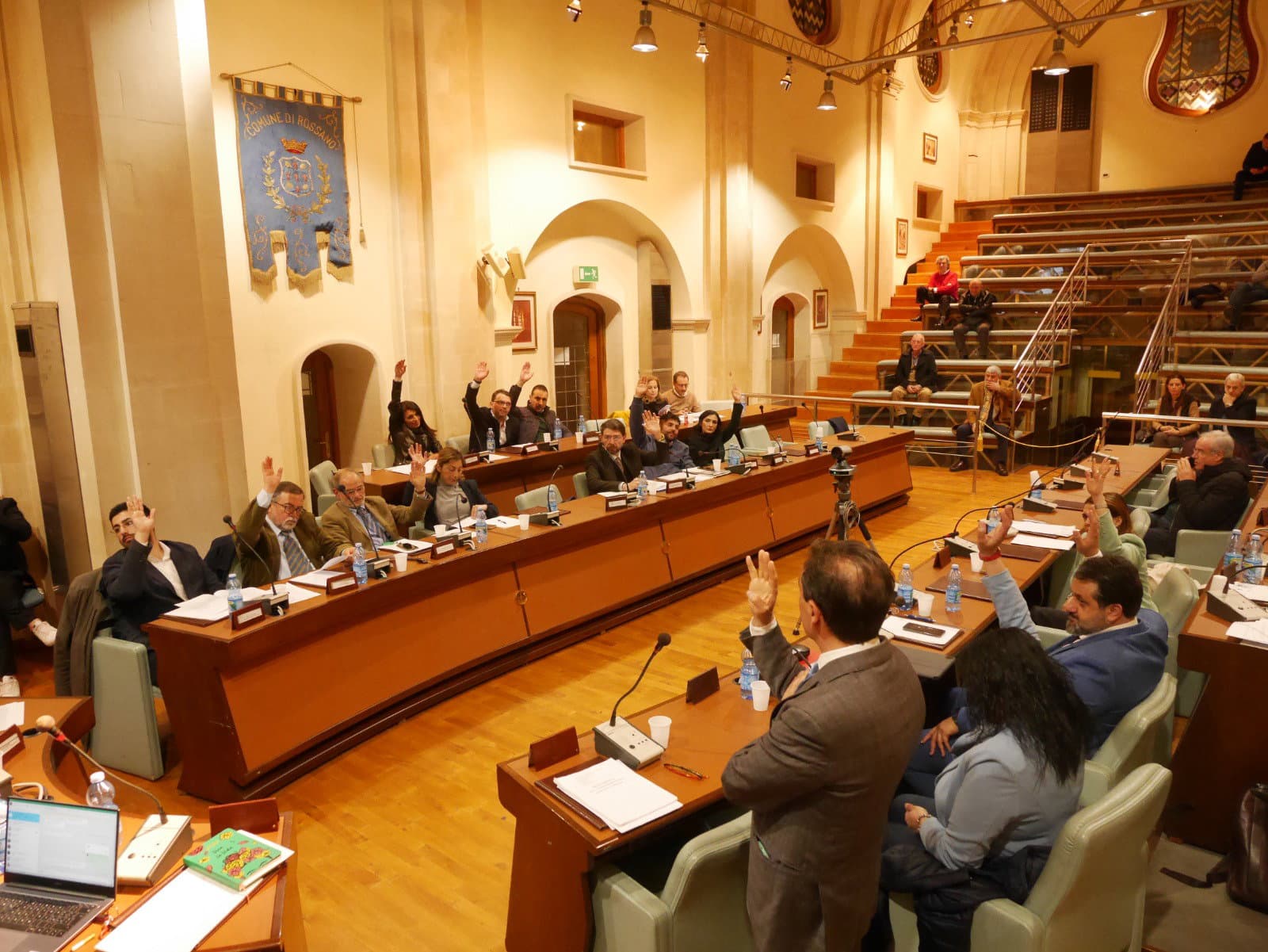 Madeo (Azione) “giustifica” il suo voto favorevole al bilancio di Stasi: «Non era un voto politico»