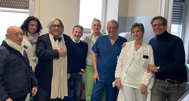 Buonasanità, paziente calabrese riconoscente con l’ospedale di Spoleto dona due deambulatori