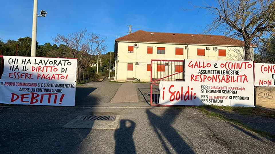 Creditori del consorzio di bonifica in protesta: «Continueremo ancora, se necessario sposteremo il sit-in a Catanzaro»