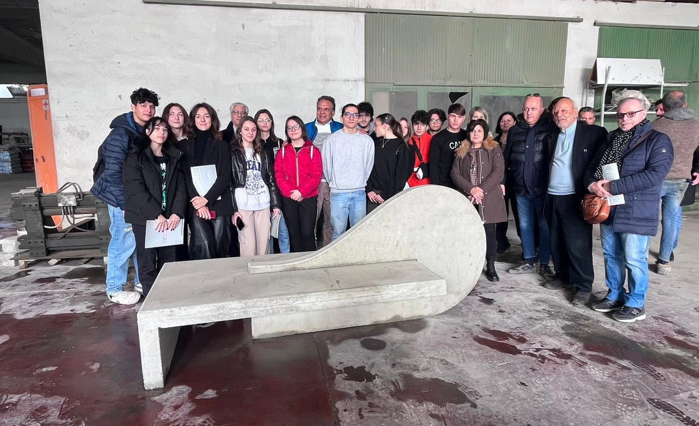 Il Liceo Artistico di Rossano progetta il prototipo di una panchina che allestirà l'arredo urbano cittadino