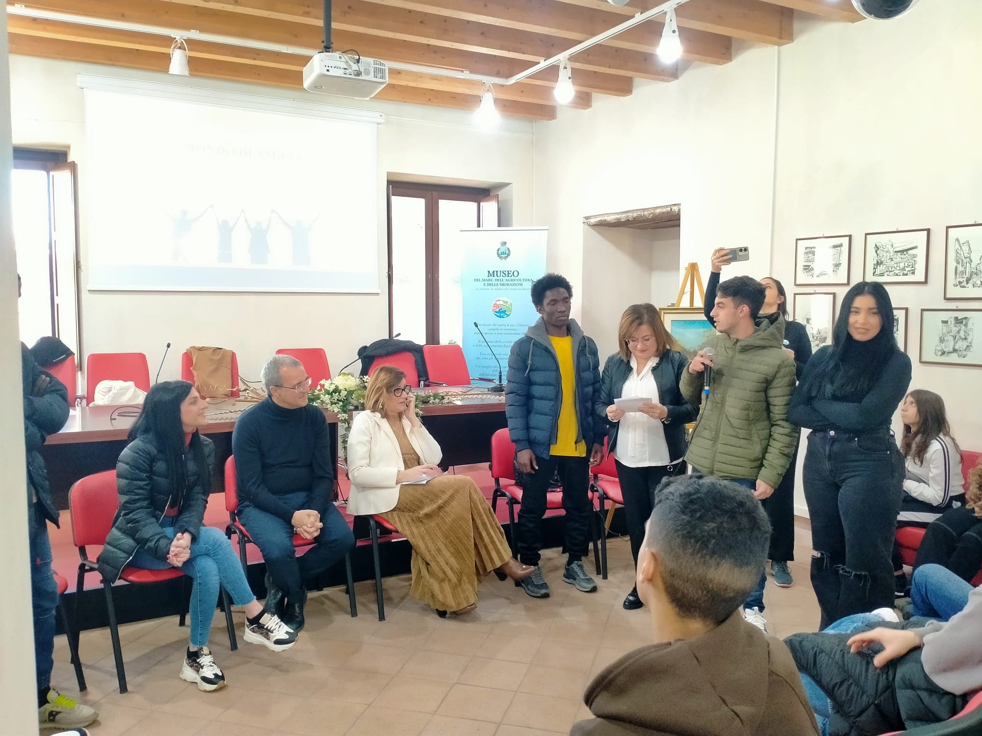 Al Museo Civico di Cariati protagonisti i giovani. Ambasciatori di solidarietà e di interculturalità per "Un Mondo di Amicizia"