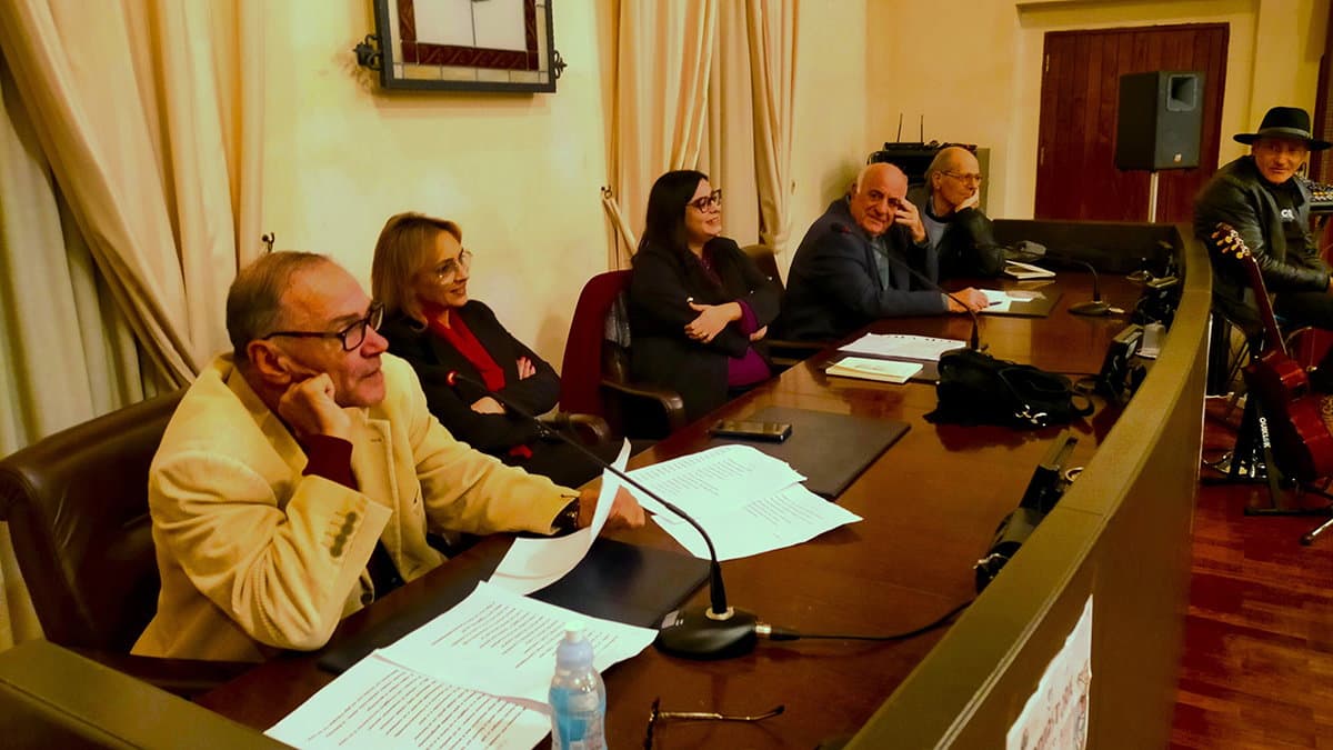 Ricordi ed emozioni intense per la presentazione del libro "Il Cantastorie" di Pasquale Caruso