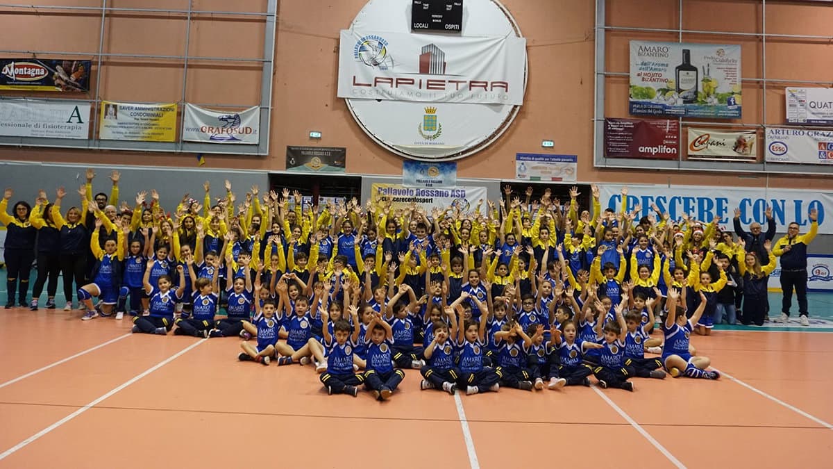 I ragazzi della "Perla di Calabria Pallavolo Rossano" pronti per il trentanovesimo “Volley Day”