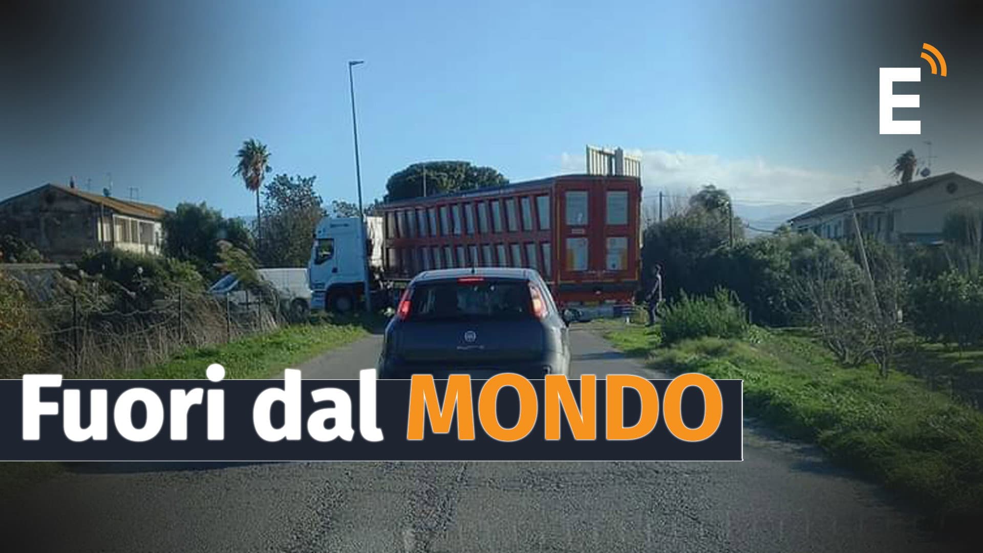 La chiusura del passaggio a livello di Thurio continua a creare disagi immensi… solo per un cartello