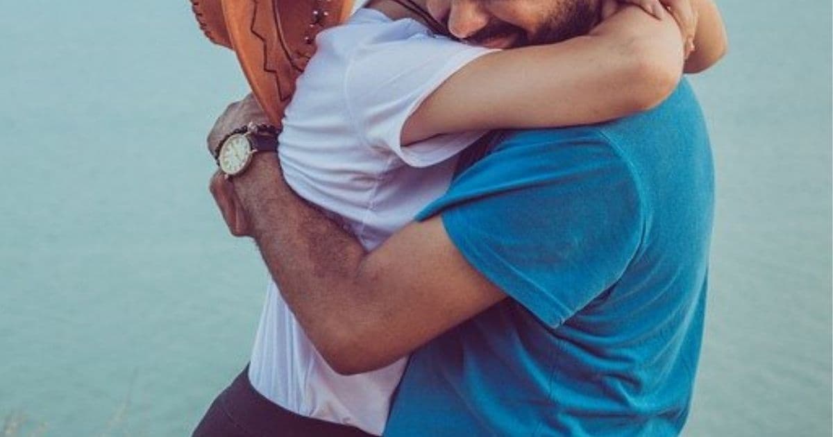 Domani è la Giornata mondiale degli abbracci: il gesto più bello che abbia inventato il genere umano