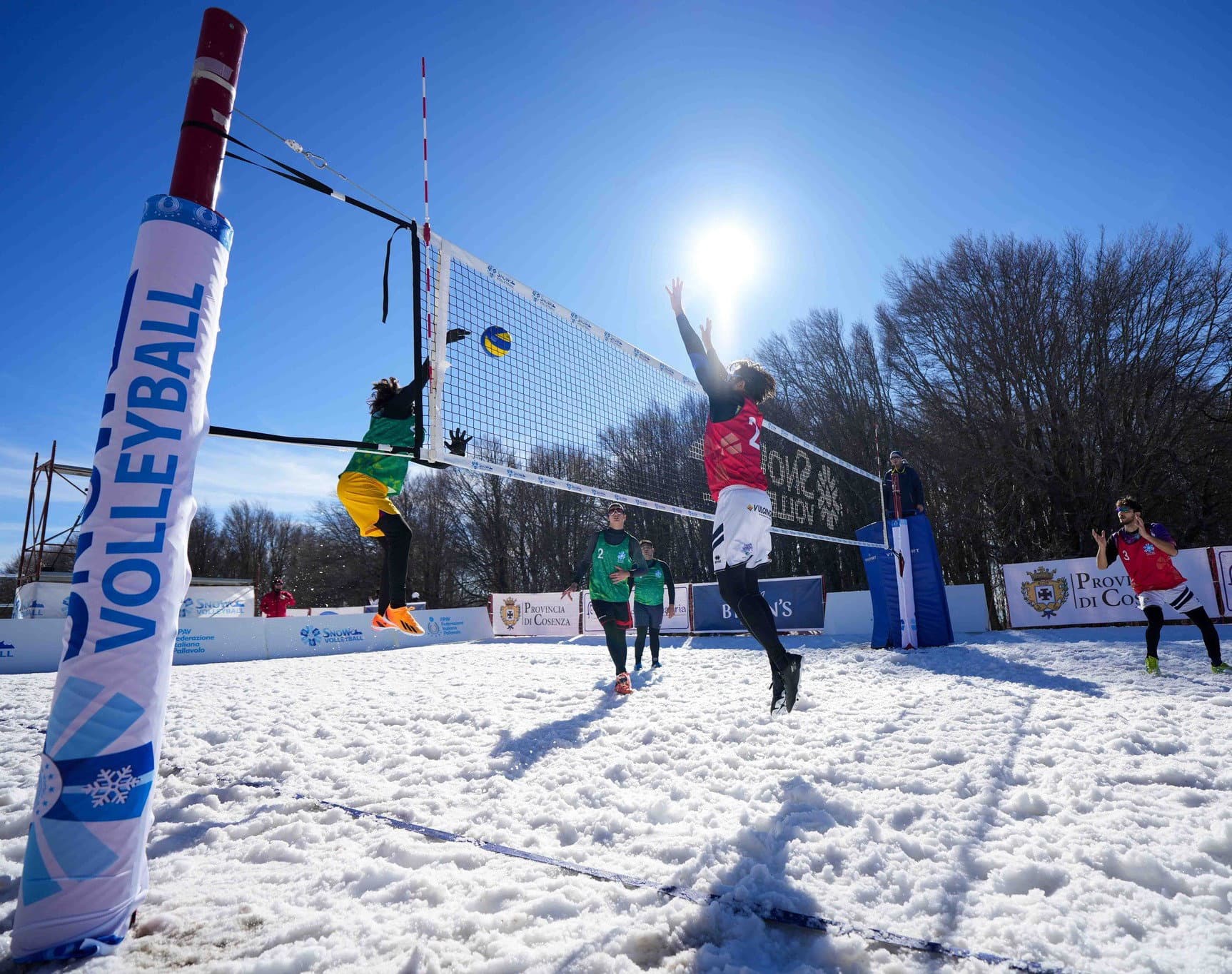 Lorica, enorme successo la prima tappa del campionato di Snow Volley