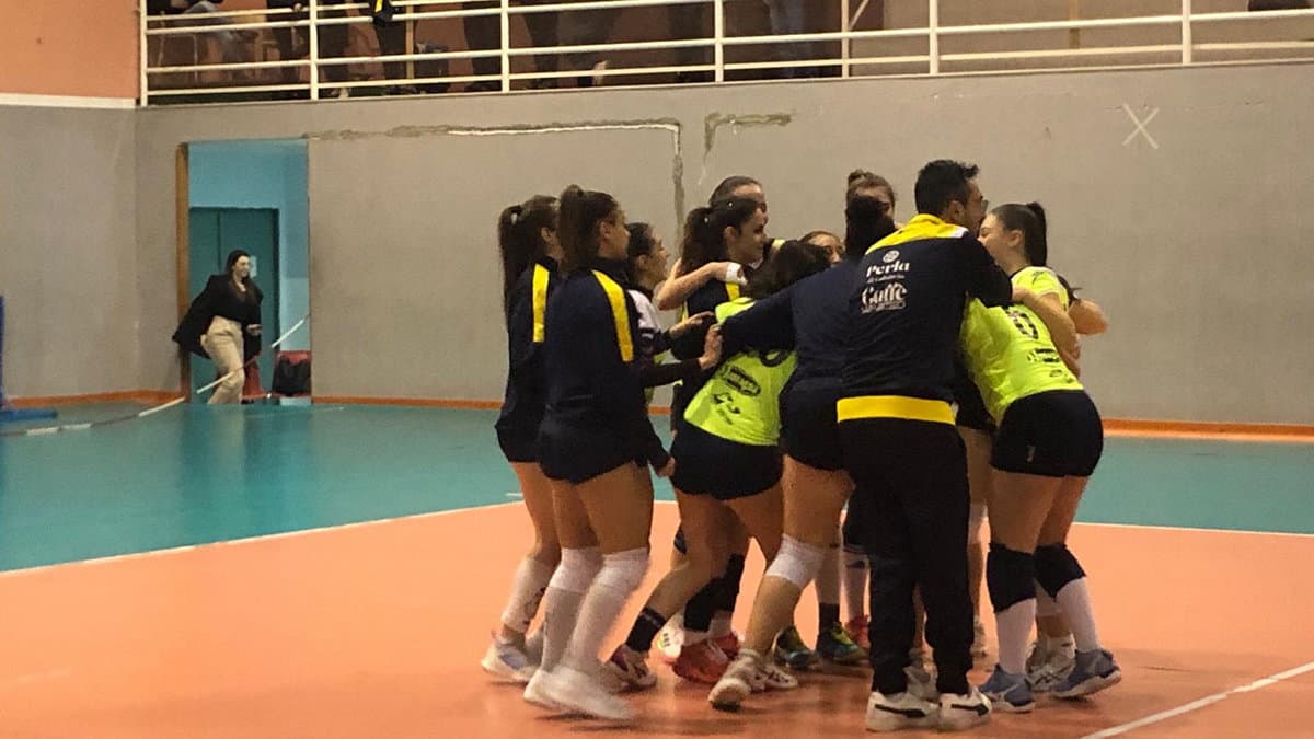 VOLLEY FEMMINILE - Vittoria di tre set a zero per la Caffè San Vincenzo contro il Cirò