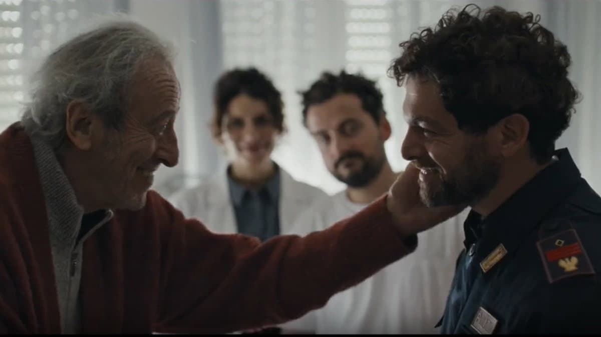 La Polizia di Stato fa gli auguri a tutti i papà con il toccante cortometraggio "Medley"