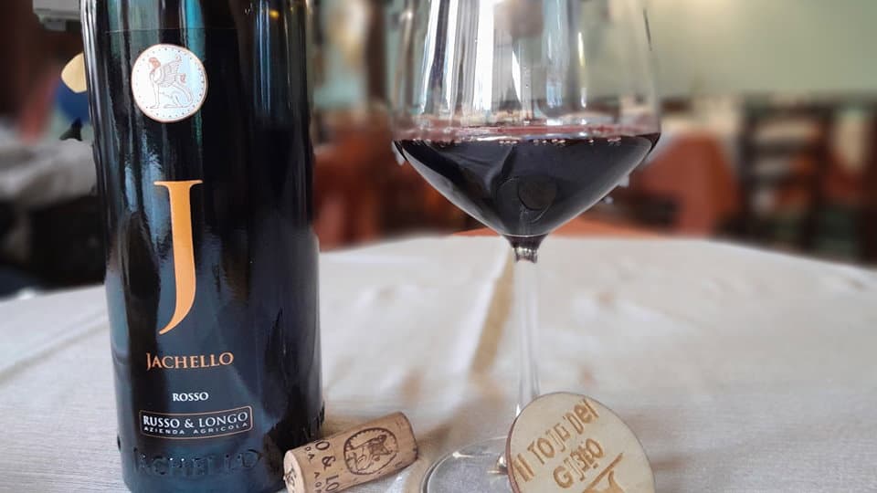 Decennio e Jachello entrano nella guida "5StarWines - The Book 2025"