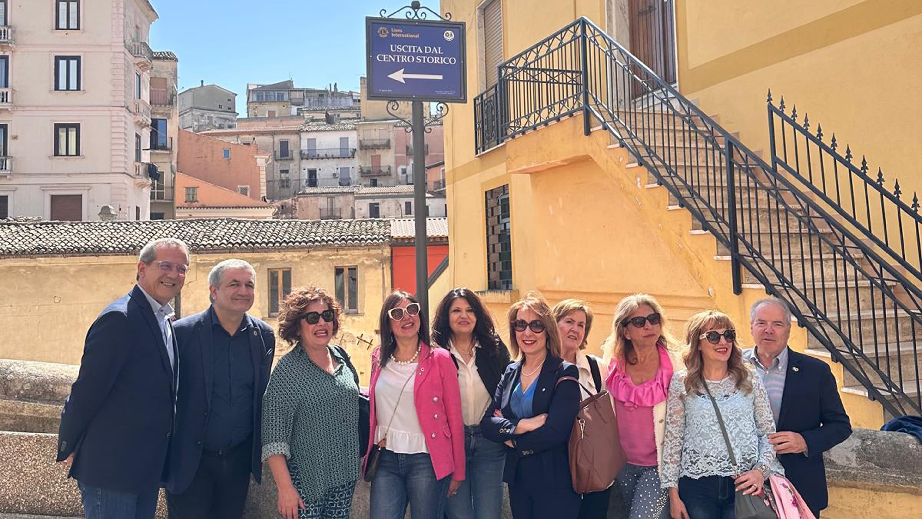 Co-Ro, i Lions Corigliano-Thurium donano cartellonistica direzionale
