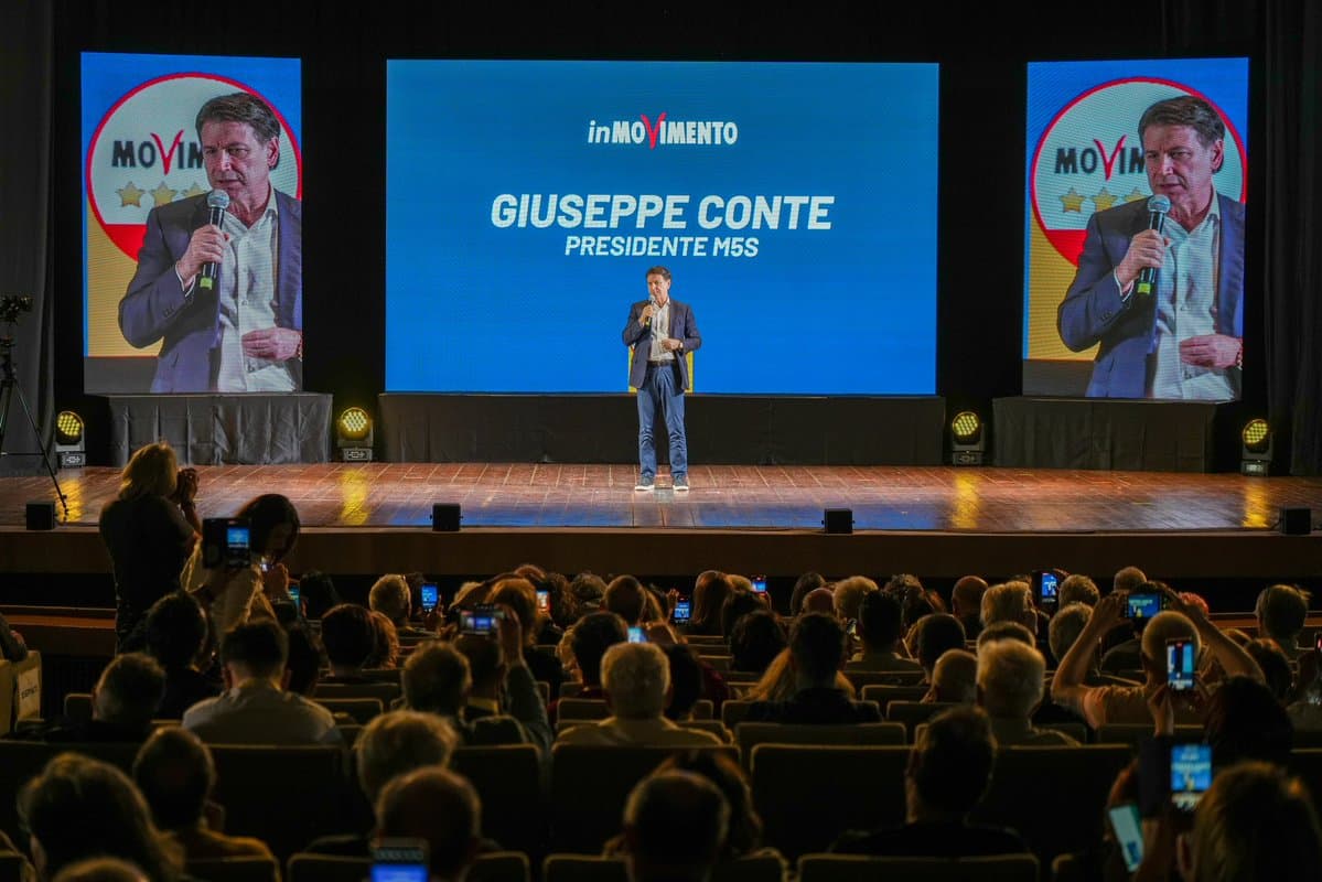 «La farsa continua». Dopo l'arrivo di Conte il M5S coriglianorossanese si sfalda